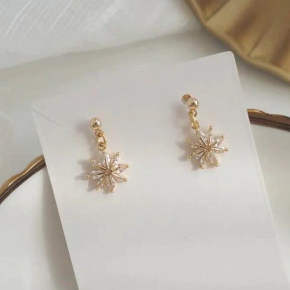 Skylier Shiny Star Crystal Gold Earrings - Picture 4 of 7